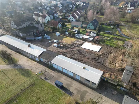 Luftbild des Geländes mit alten Hallen